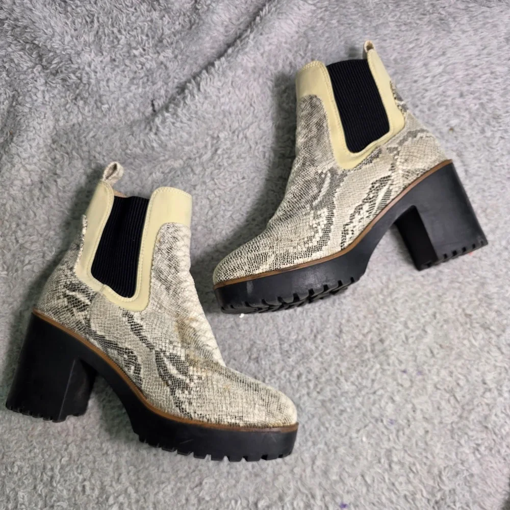 Chinese Laundry Chelsea Boots Cream Snakeskin Block Heel Women 10‎